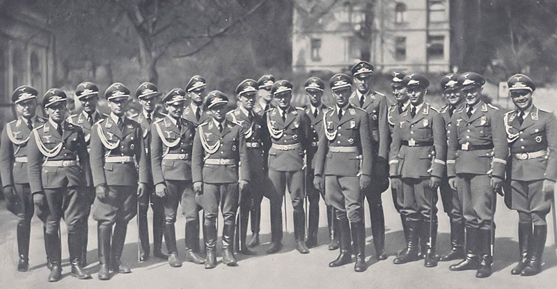 Hptm Werner M&ouml;lders and his officers - 1939
