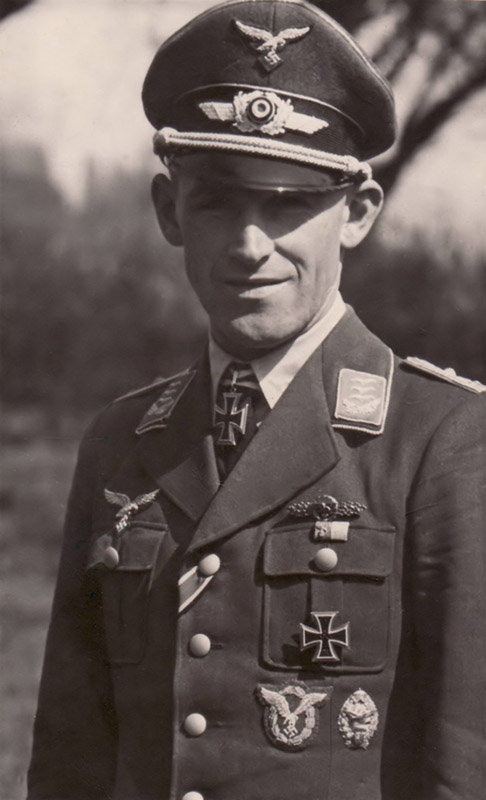 Bulgarian 2nd pattern Pilot's Badge in wear